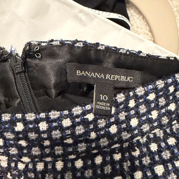 Banana Republic Tweed Pencil Skirt - Picture 3 of 3